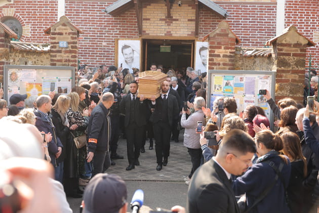 Obs&egrave;ques de Bruno Salomone&nbsp;: sortie du cercueil &agrave; l'&eacute;glise Sainte-Anne de Polangis