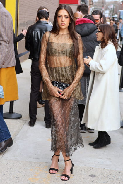 Sistine Stallone en robe transparente noire