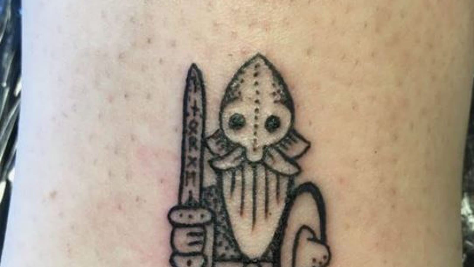 Mini viking sur la cheville