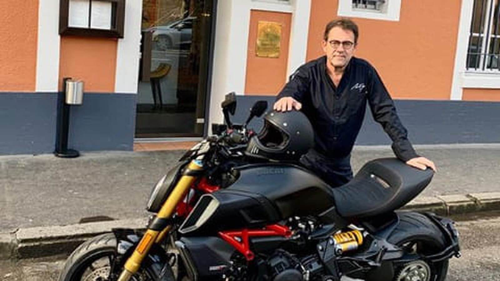 Il est fan de moto
