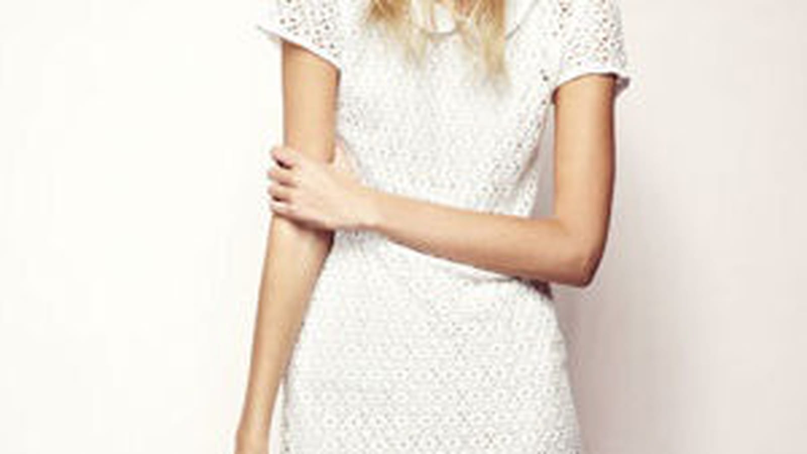 Robe blanche en dentelle d'IKKS