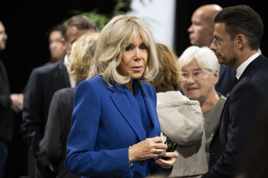 &Agrave; 71&nbsp;ans, Brigitte Macron s'empare du combo mode le plus efficace de l'automne - Et vous pouvez l'adopter facilement&nbsp;!