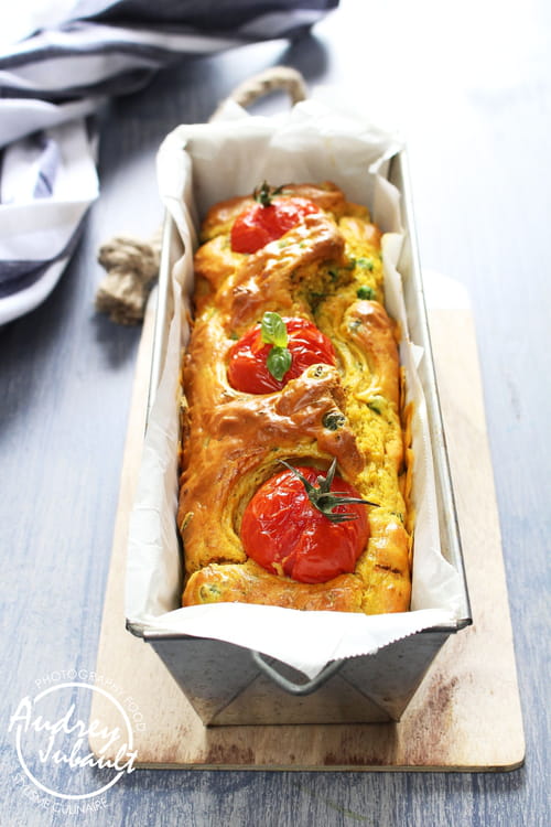 Cake au poulet, curry et petits pois