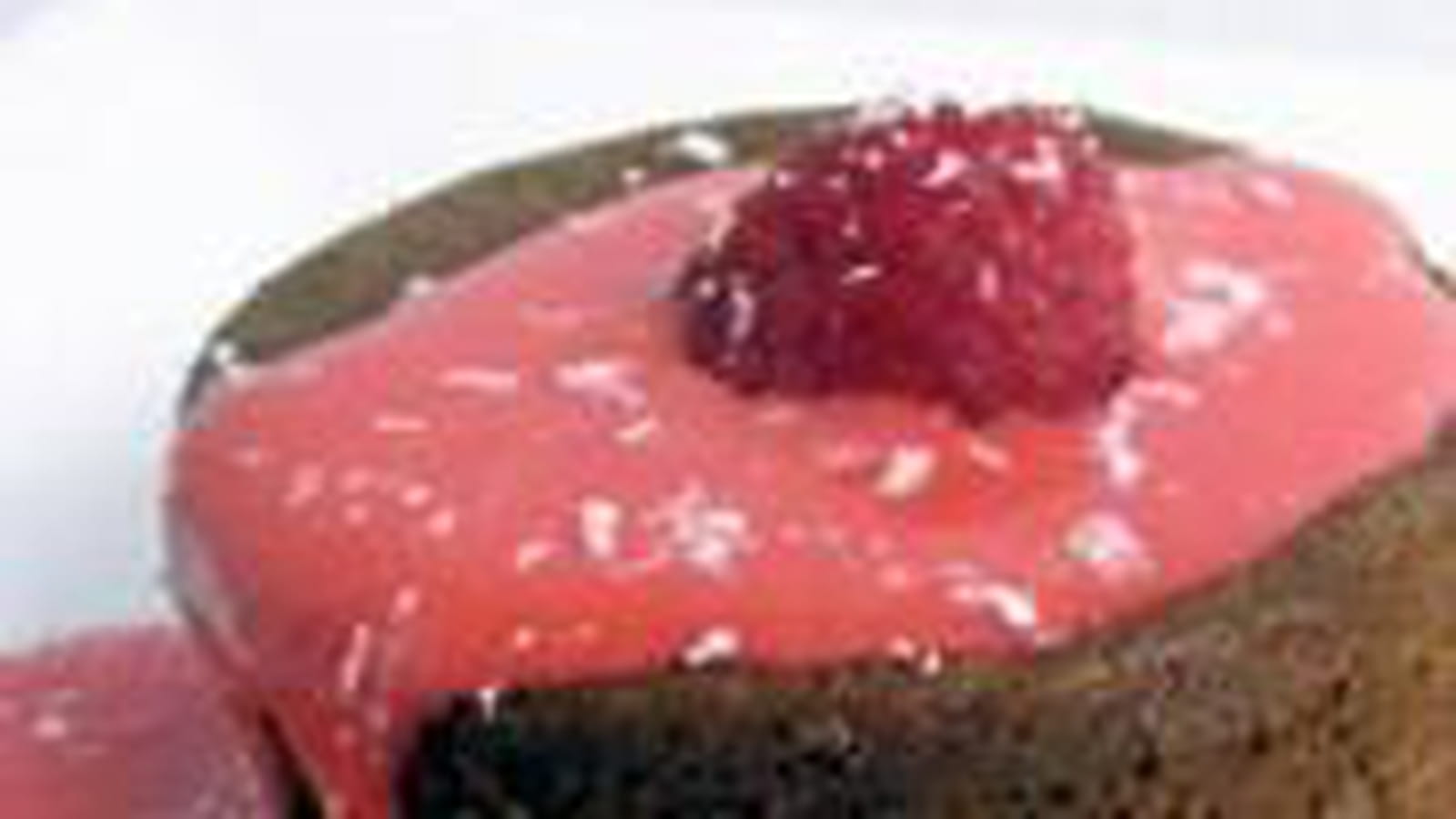 Fondant au chocolat, coulis coco-framboise