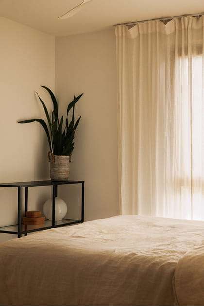 Apr&egrave;s&nbsp;: une chambre o&ugrave; modernit&eacute; et sobri&eacute;t&eacute; font la paire