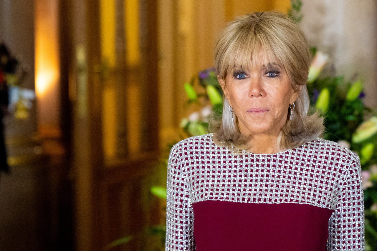 Ã€ 72Â ans, Brigitte Macron s'inspire des annÃ©es 70Â pour son look d'automne hyper...