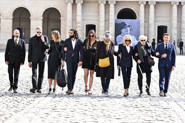 Hommage &agrave; Michel Bouquet aux Invalides, avec ses proches et les Macron, le 27&nbsp;avril