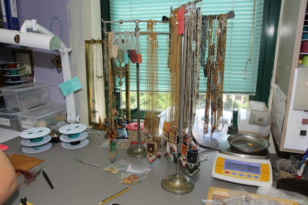 Des bijoux tiss&eacute;s &agrave; la main