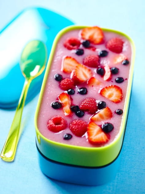 Soupe de p&ecirc;che aux fruits rouges