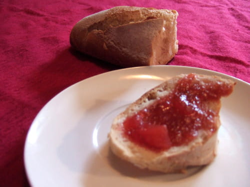 Confiture rouge à la cannelle