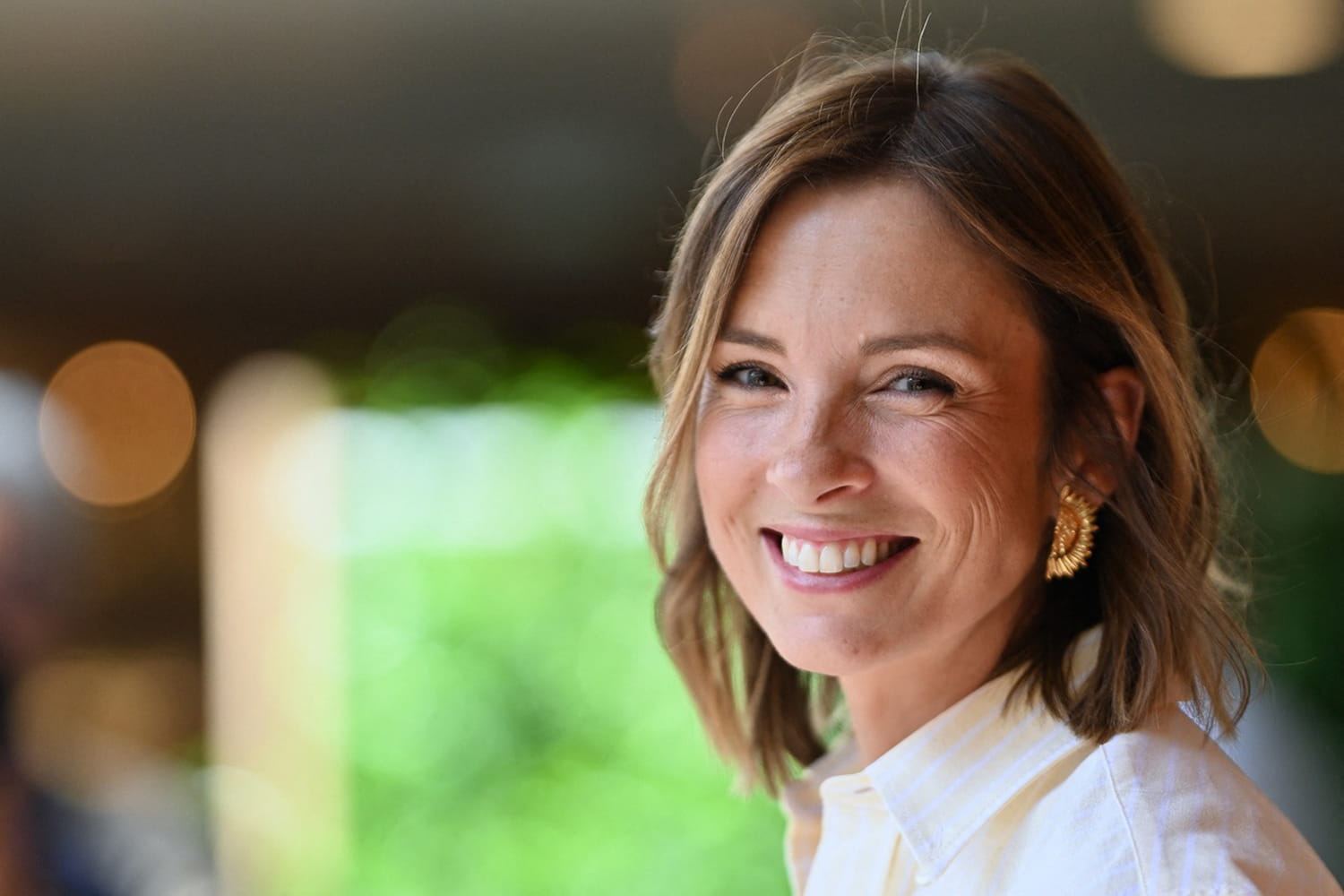 Isabelle Ithurburu dares to make a bold sartorial nod to Thierry Lhermitte Isabelle Ithurburu dares to make a bold sartorial nod to Thierry Lhermitte