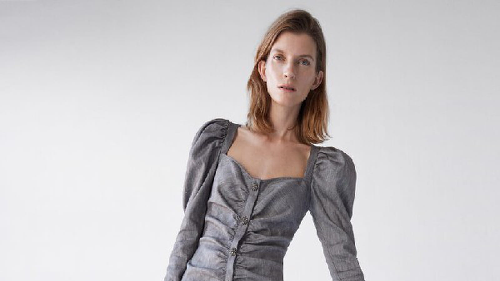 Robe boutons bijoux Uterqüe