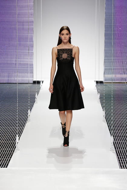 Dior croisière 2015 : le haut en organza brodé sur jupe taille haute