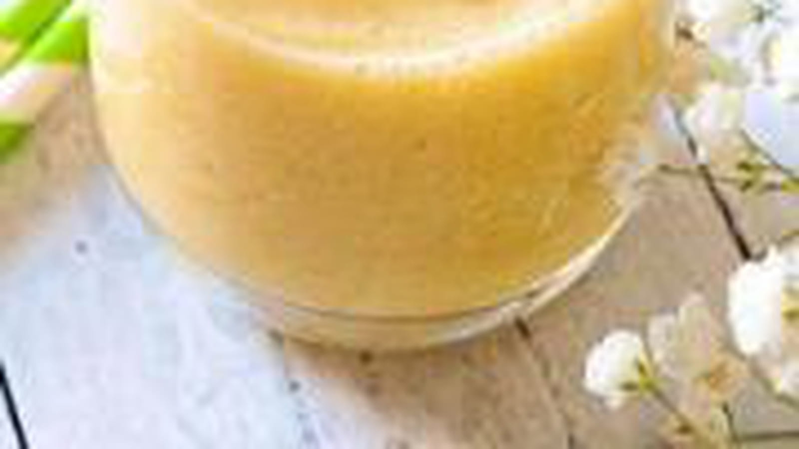 Smoothie au lait d'amande, mangue et miel