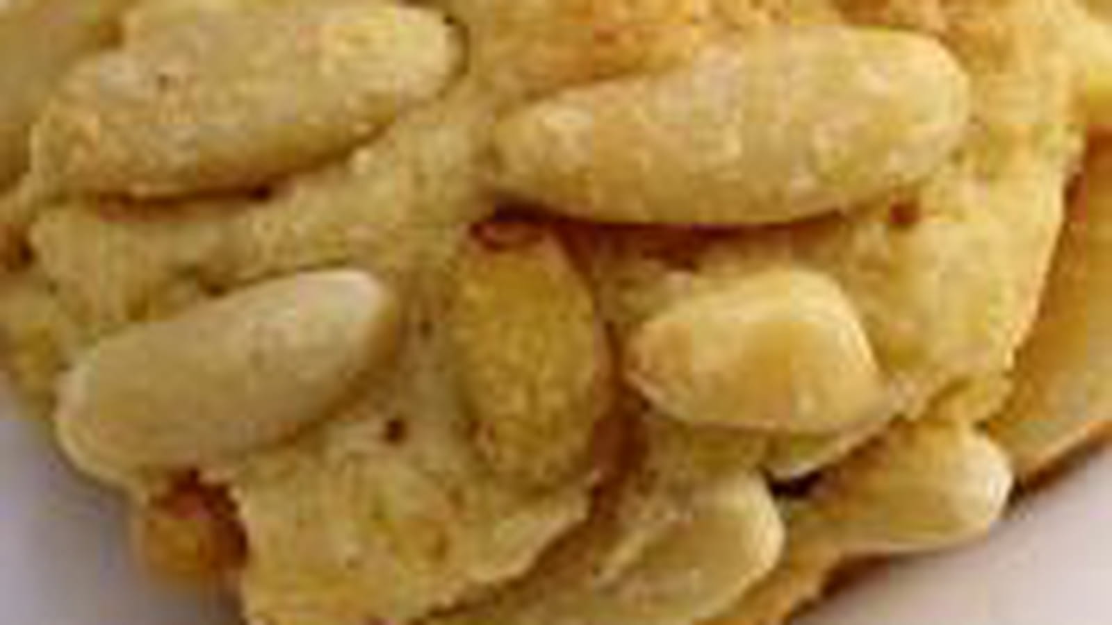 Boules pignons de pin amandes