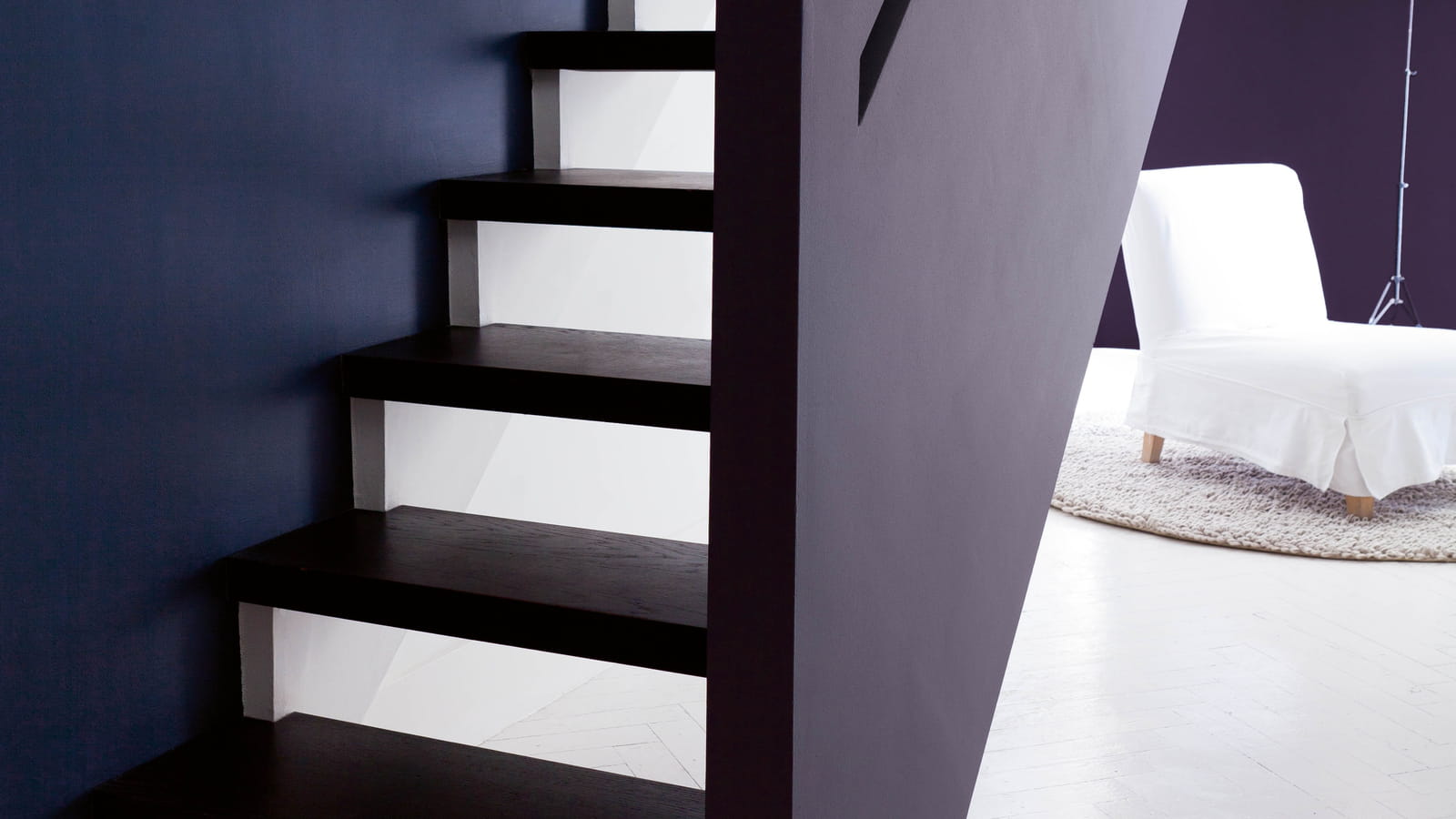 Escalier couleur foncée