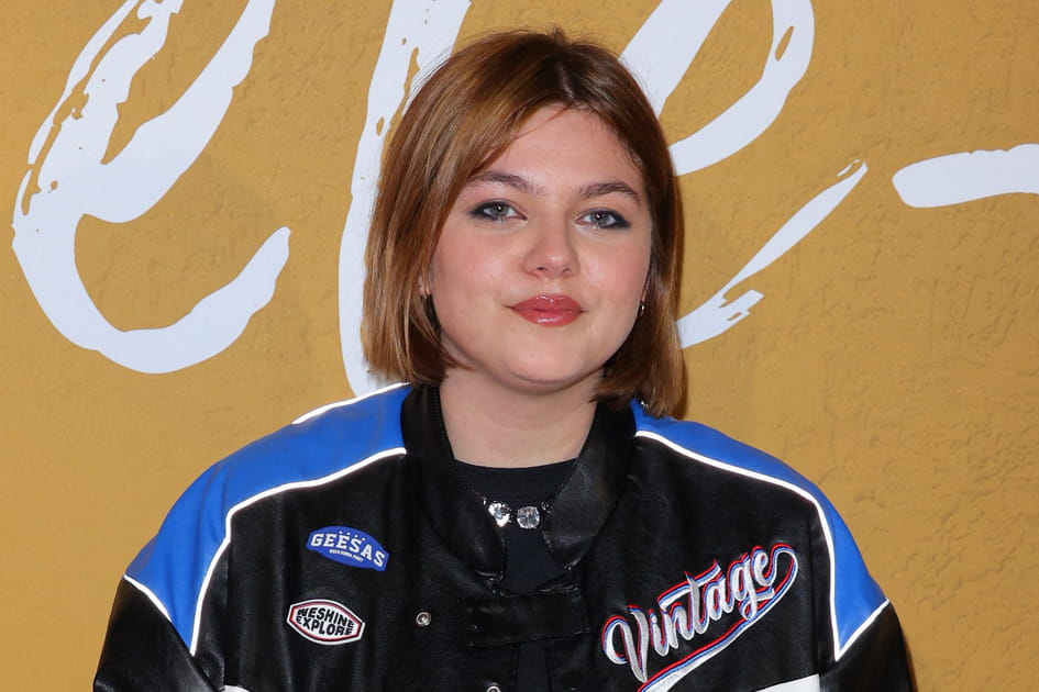 Raie au milieu et carr&eacute; court de Louane