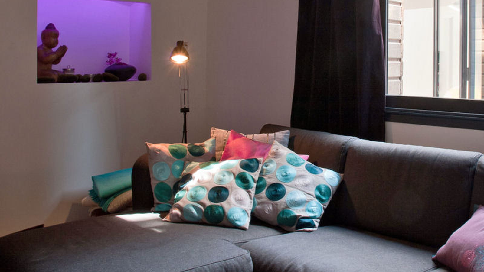 Niche lumineuse lilas