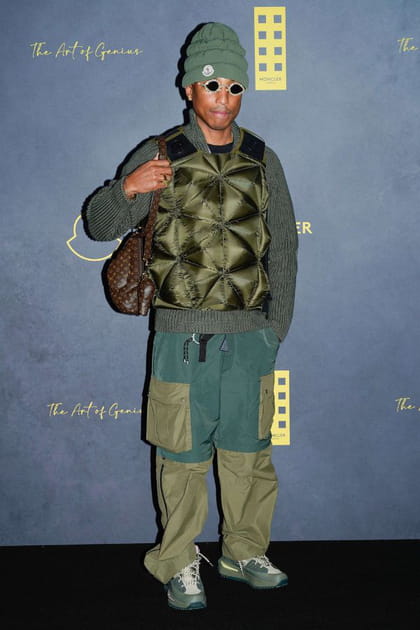 Pharrell Williams en pantalon technique vert et doudoune sans manches