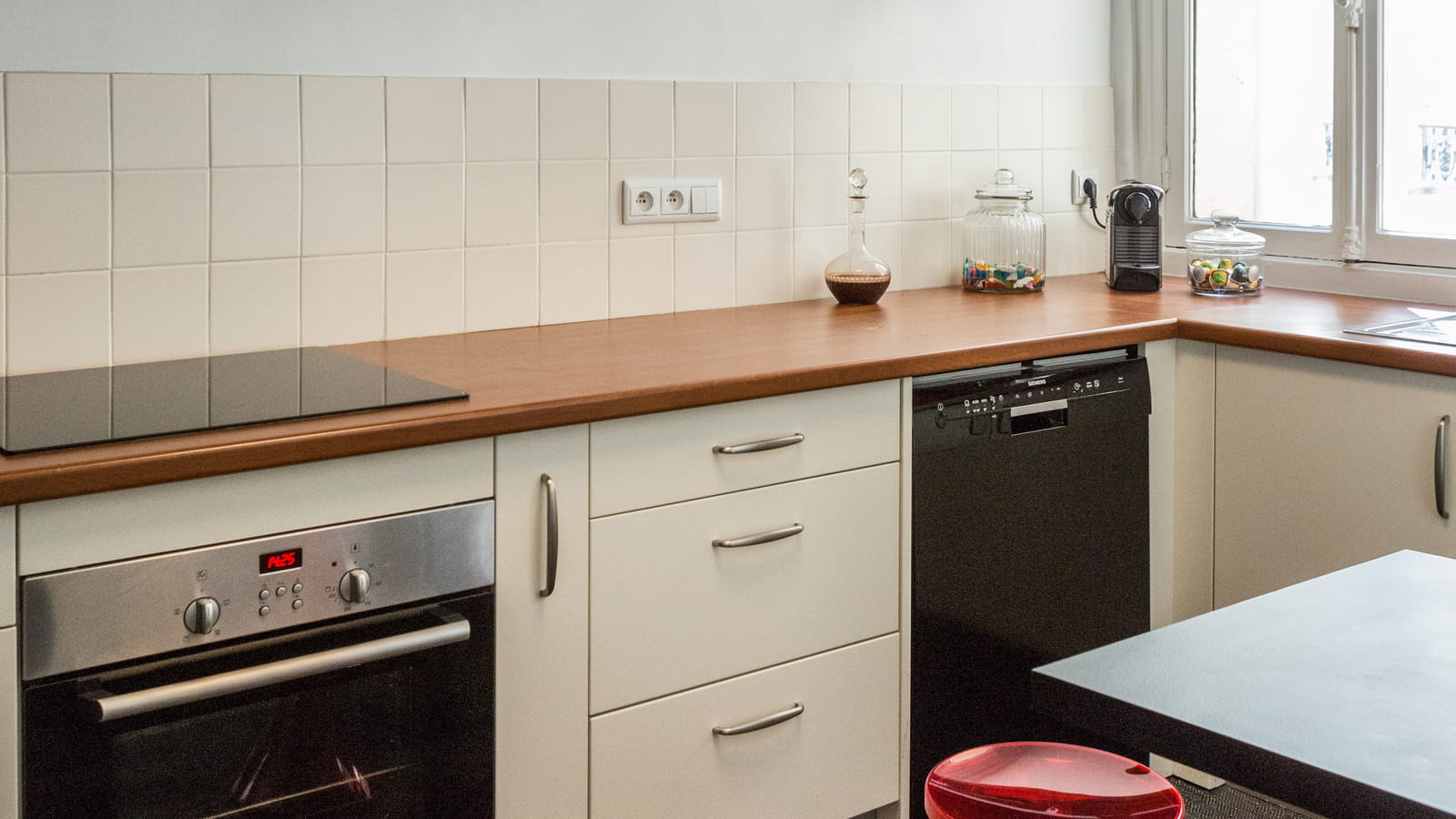 Déco cuisine noire et neutre