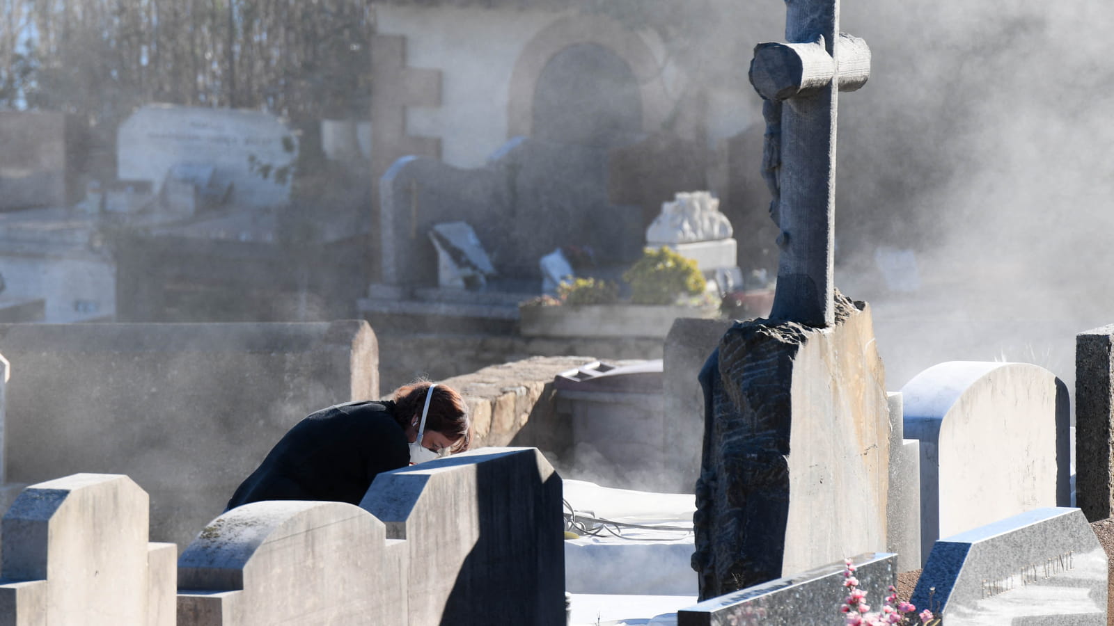 Travaux dans le cimetière marin 