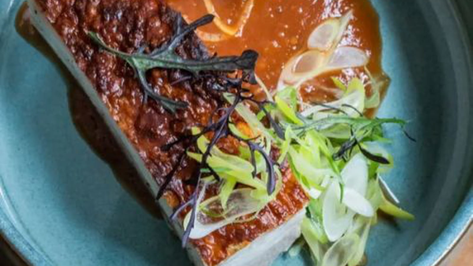 Poitrine de porc, sauce barbecue au pamplemousse de Floride
