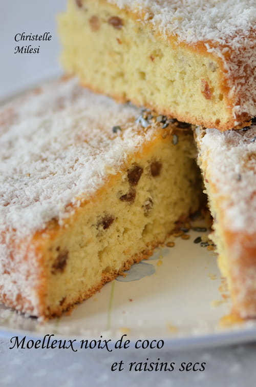 Moelleux noix de coco et raisins secs
