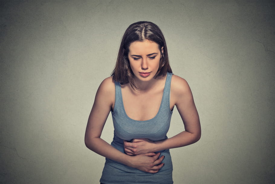 Douleur à l'estomac : causes, remèdes, que manger ?