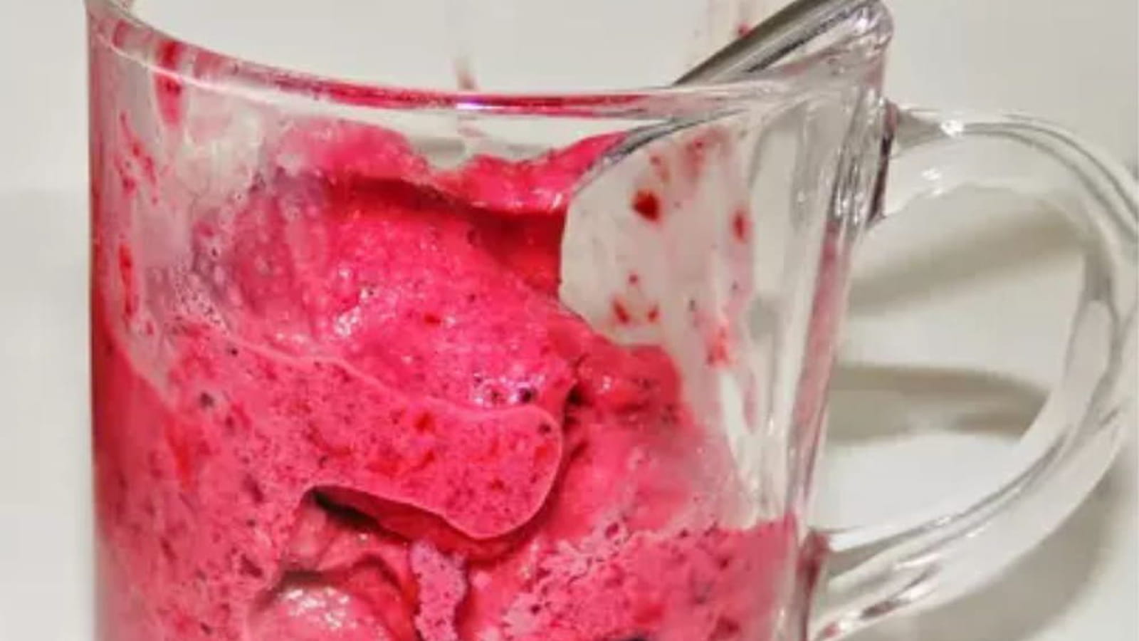 Glace express au yaourt et aux fruits rouges