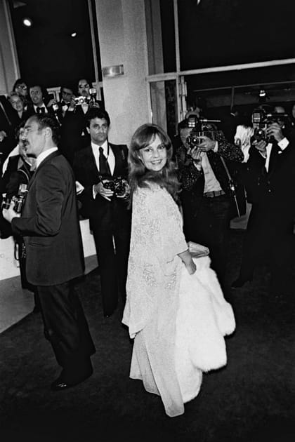 Jeanne Moreau en veste brod&eacute;e et fourrure