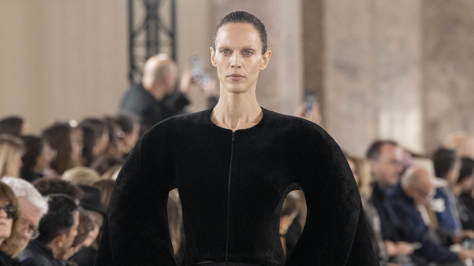 Look 2 du défilé Schiaparelli