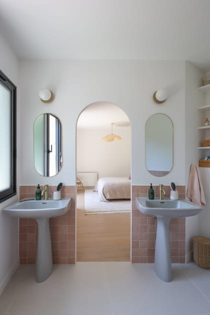 Apr&egrave;s&nbsp;: une salle de bains avec deux lavabos pour le prix d'un
