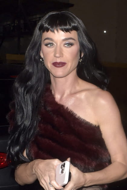 &Agrave; Londres, Katy Perry succombe &agrave; la mini frange