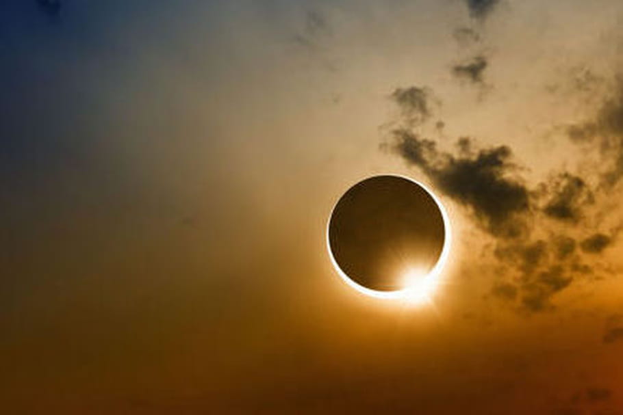 Eclipse solaire : attention les yeux
