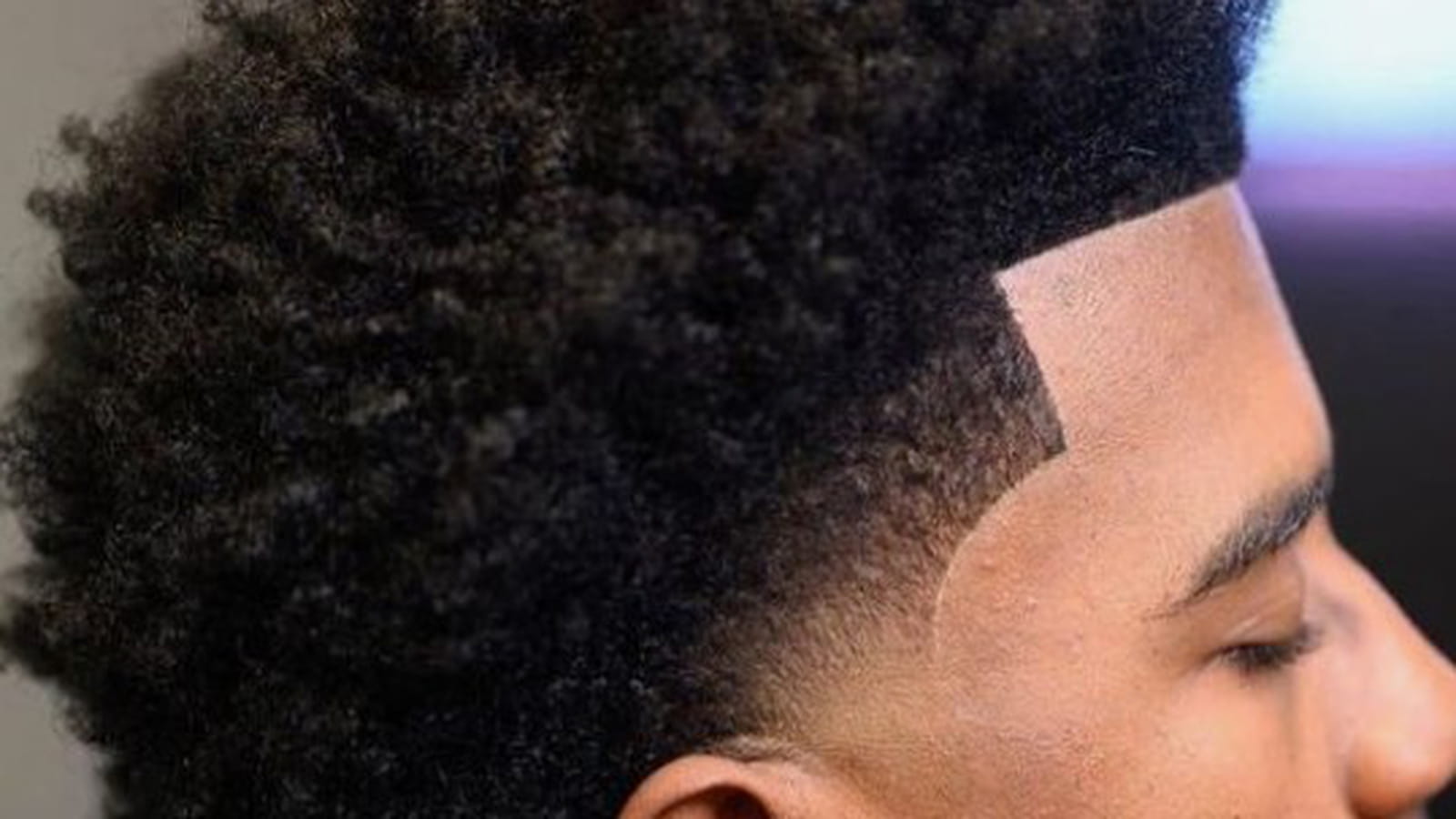 Coupe taper afro pour homme