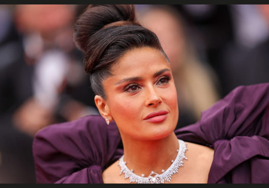Salma Hayek, sublime avec son chignon sculptural