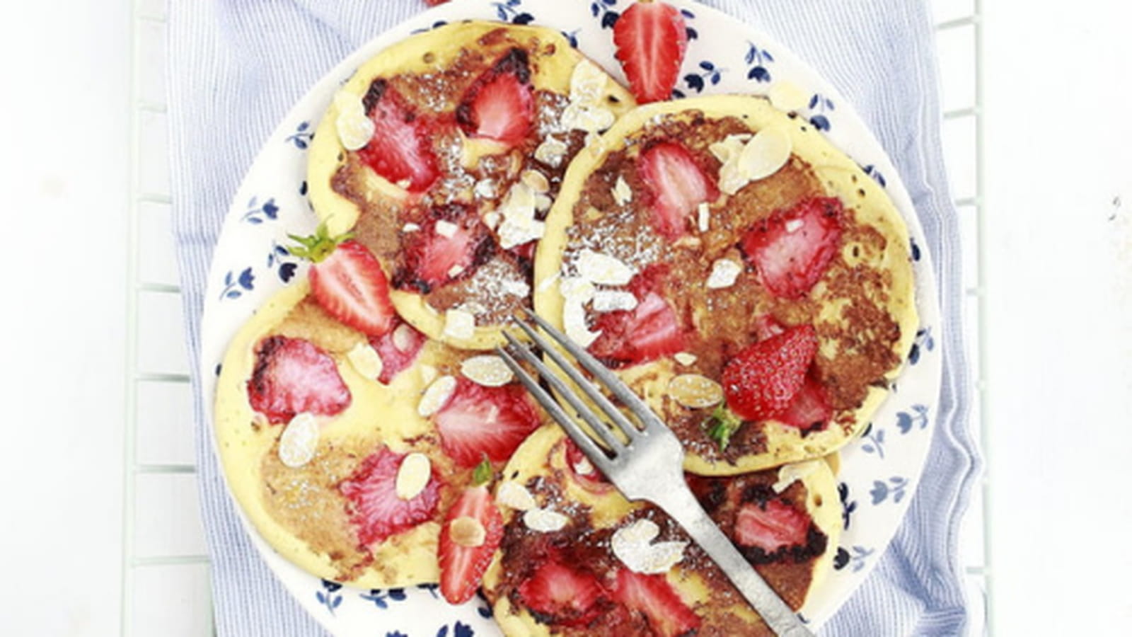 Pancakes aux fraises et amandes