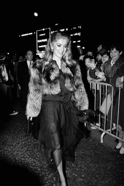 Avant&nbsp;: Catherine Deneuve &agrave; 39&nbsp;ans en veste en fourrure