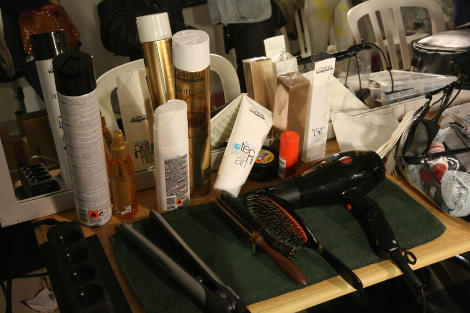 Backstage coiffure Giambattista Valli&nbsp;: le bon mat&eacute;riel