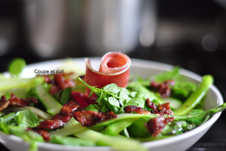 Cressonnade aux asperges, jambon cru et lard-image