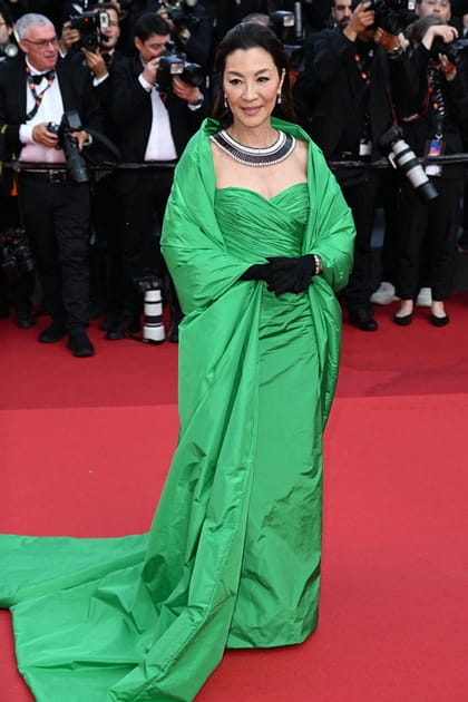 Michelle Yeoh en robe bustier verte Balenciaga