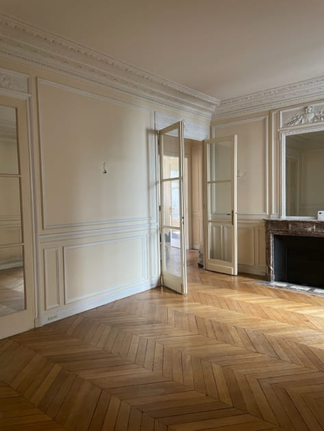 Avant&nbsp;: une salle &agrave; manger avec vue sur cour