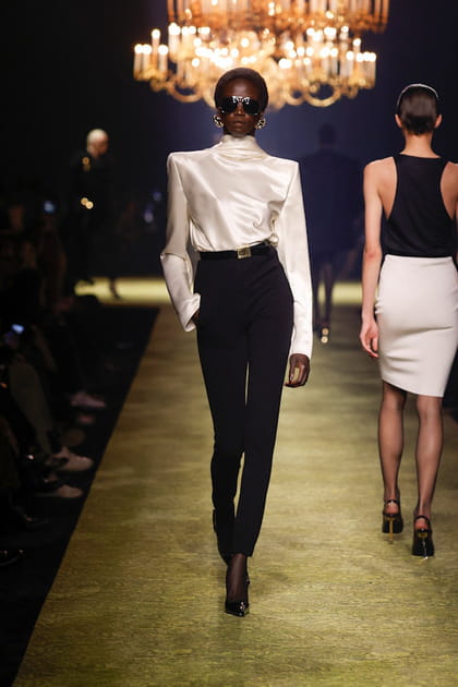 Look 22&nbsp;du d&eacute;fil&eacute; Saint Laurent