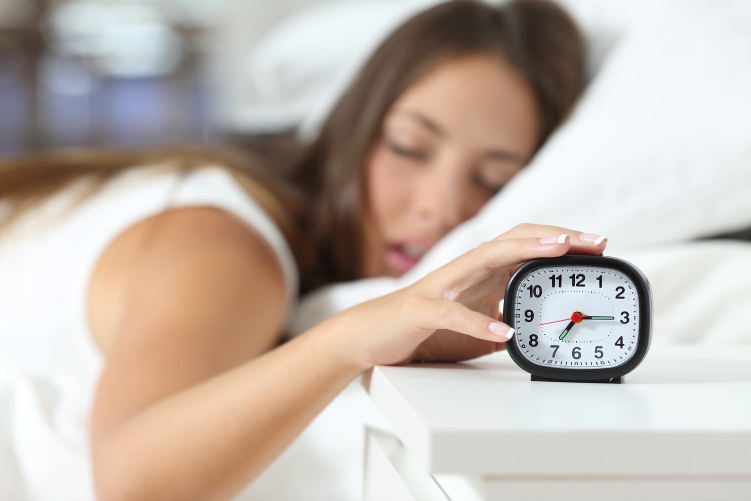 Même sans dormir 8 heures, cette astuce simple d'un expert promet un réveil sans fatigue
