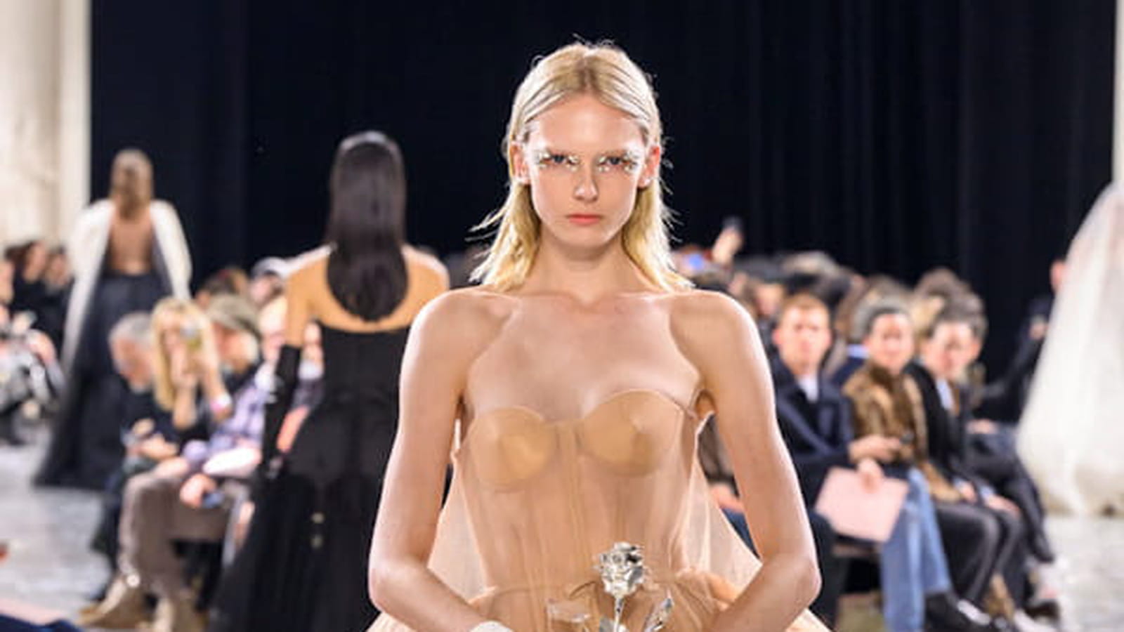 Défilé Jean Paul Gaultier par Simone Rocha haute couture printemps-été 2024 