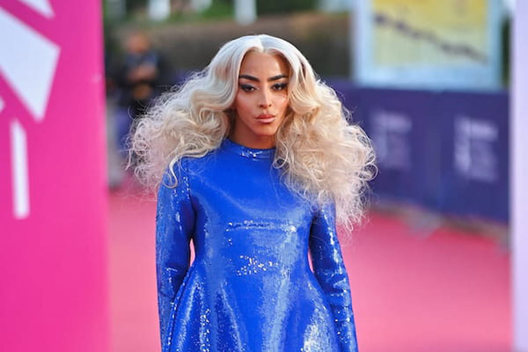Bilal Hassani a trouvé la tenue à sequins idéale pour électriser le red ...