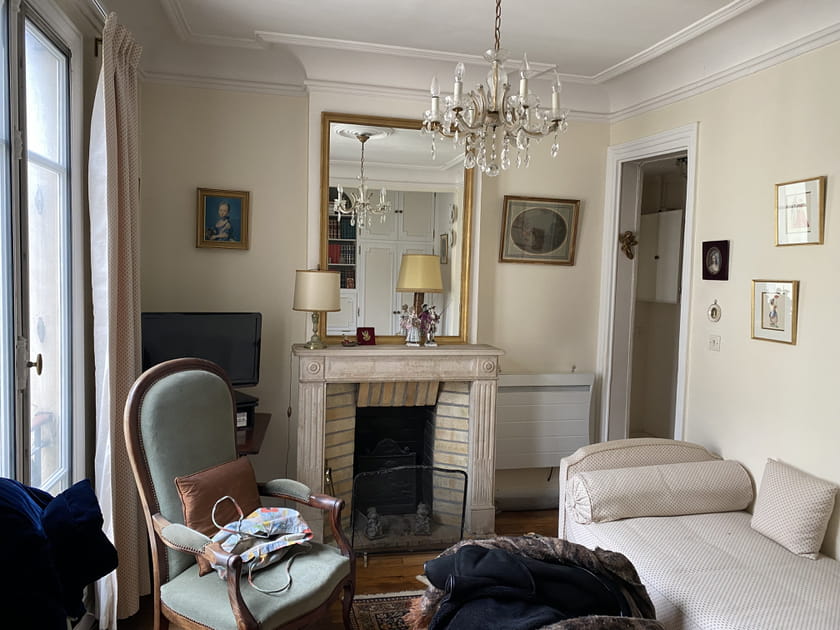 Avant&nbsp;: un coin chemin&eacute;e trop charg&eacute;