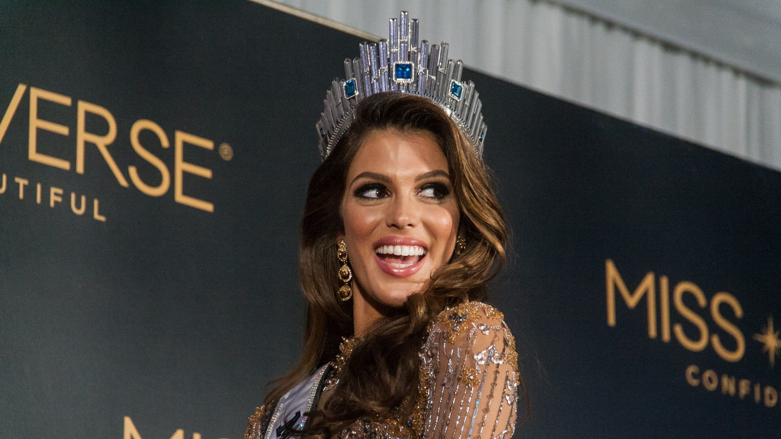 Miss France est Miss Univers : le sacre d'Iris Mittenaere [PHOTOS]