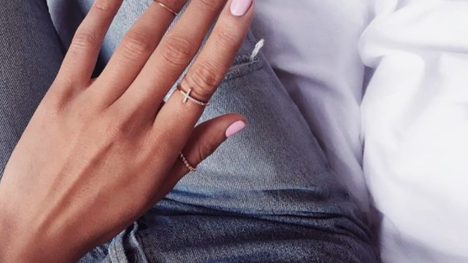 Des ongles rose pastel