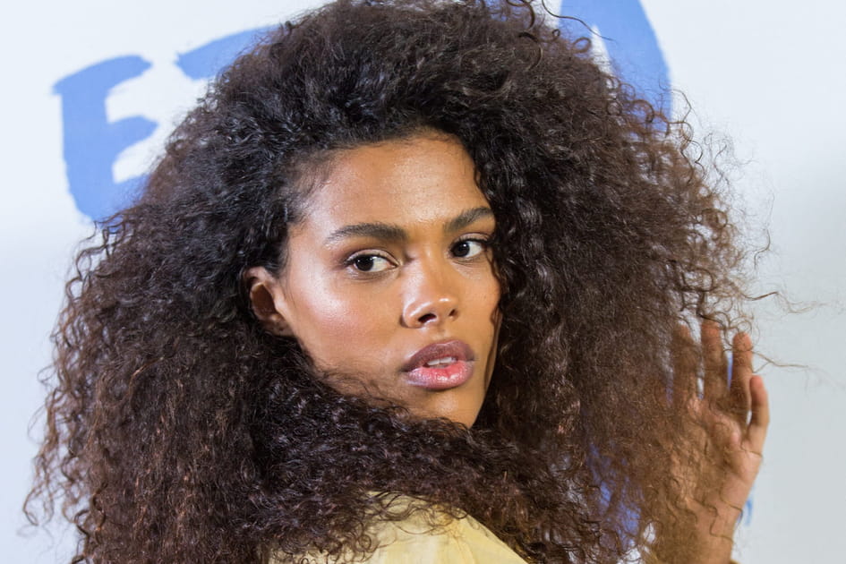 Tina Kunakey, &eacute;blouissante avec son teint glowy